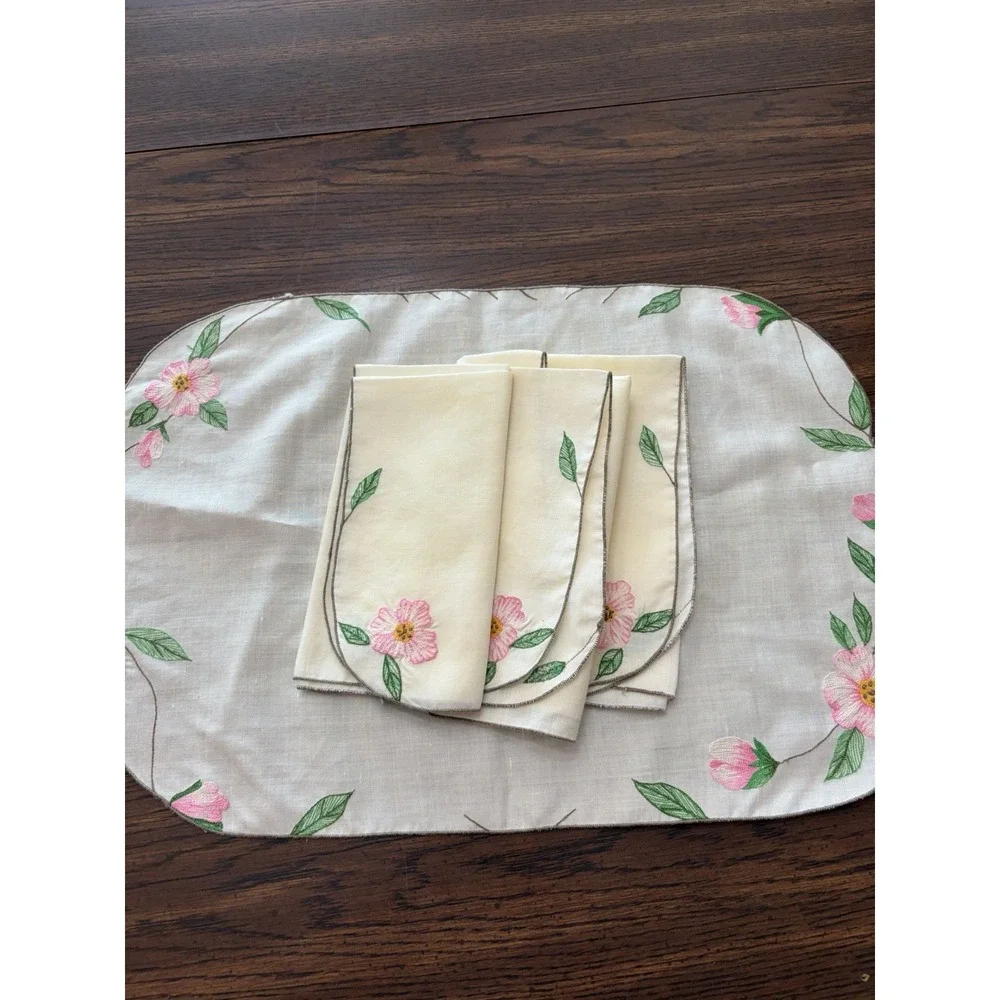 Vintage Pink Floral Embroidered Placemat and 3 Napkins Set Cottagecore Ivory